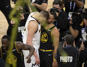 开云官网-科尔：放在十年前 约基奇和库里的表现会让NBA球迷都疯掉